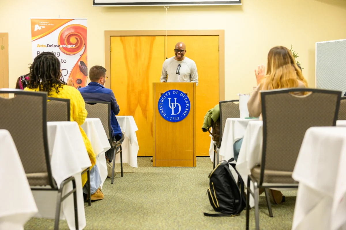 Tope Folarin speaking to an audience at the University of Delaware.